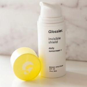 Glossier Invisible Shield - Sunblock